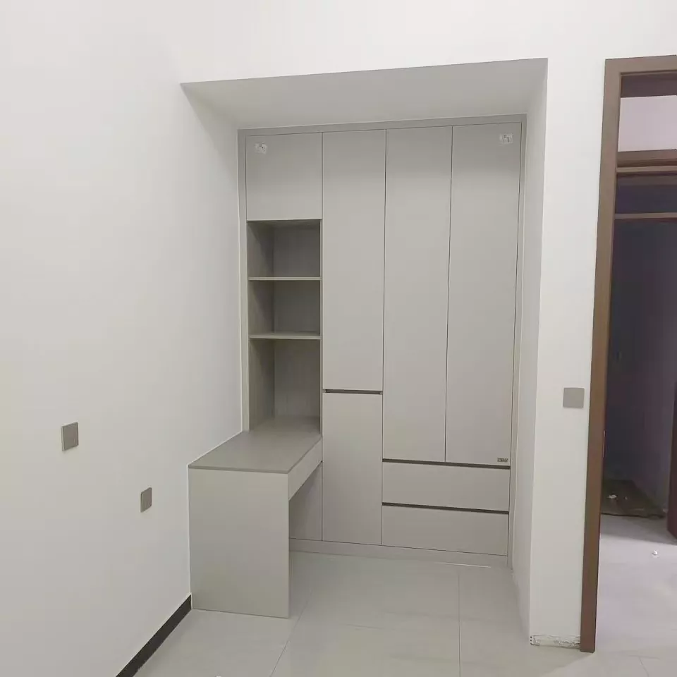 Dulapuri parfumate din lemn de cedru