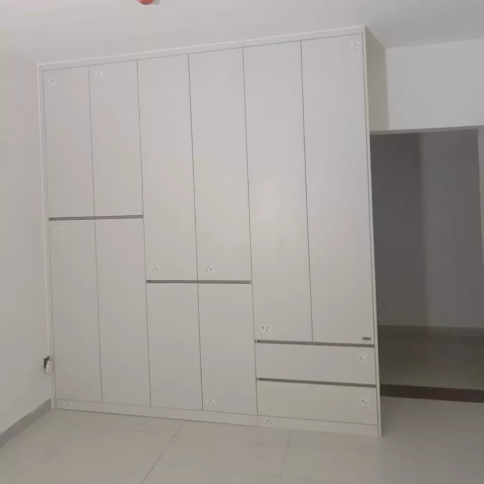 Dulapuri din lemn de mesteacan Dulapuri din lemn de mesteacan